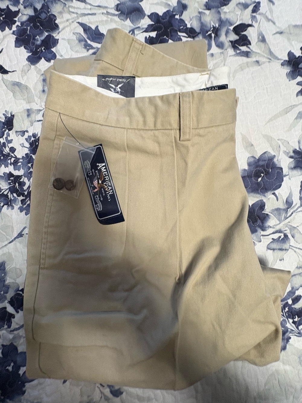 American Living Men’s Beige Chino Pants. (NWT)